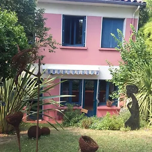  Séjour chez l'habitant Spacieuse Dans Maison Art Deco Au Centre De France